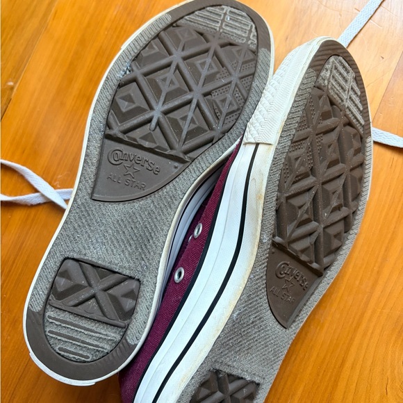 Converse Maroon Sneakers size 7 - Picture 2 of 3